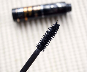 ریمل بورژوا مدل Clubbing ultra Black